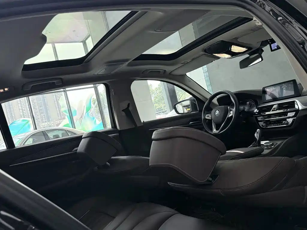 BMW 5 Series New Energy — миниатюра 24