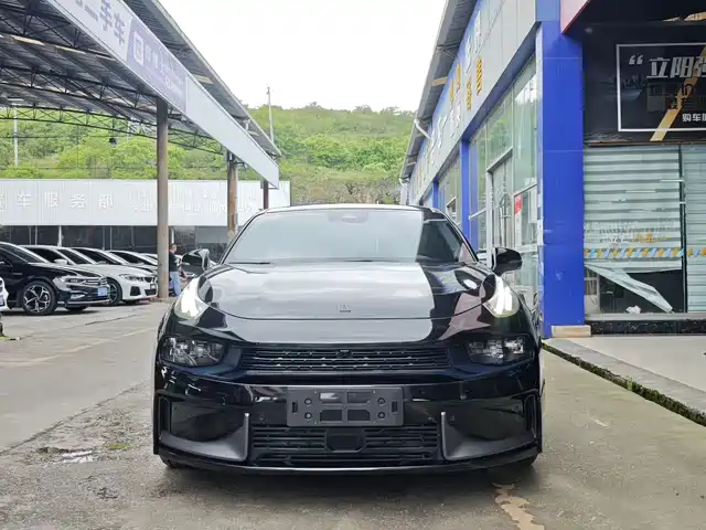 2019 Lynk & Co 03