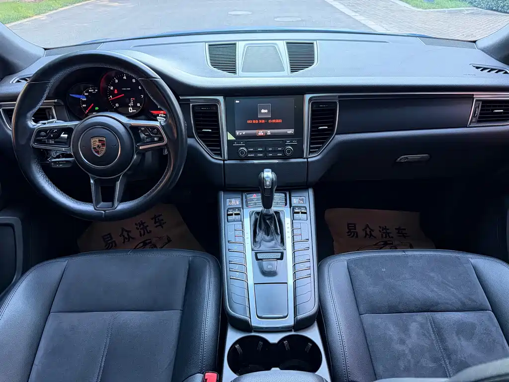 Porsche Macan — миниатюра 7