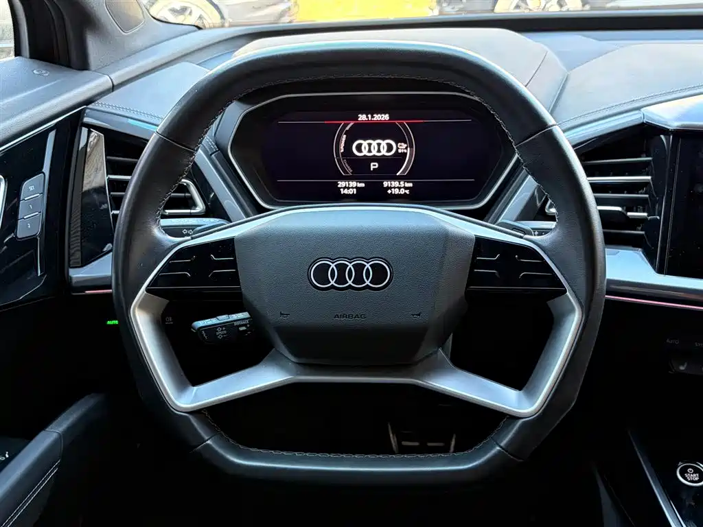 AUDI Q4 E TRON