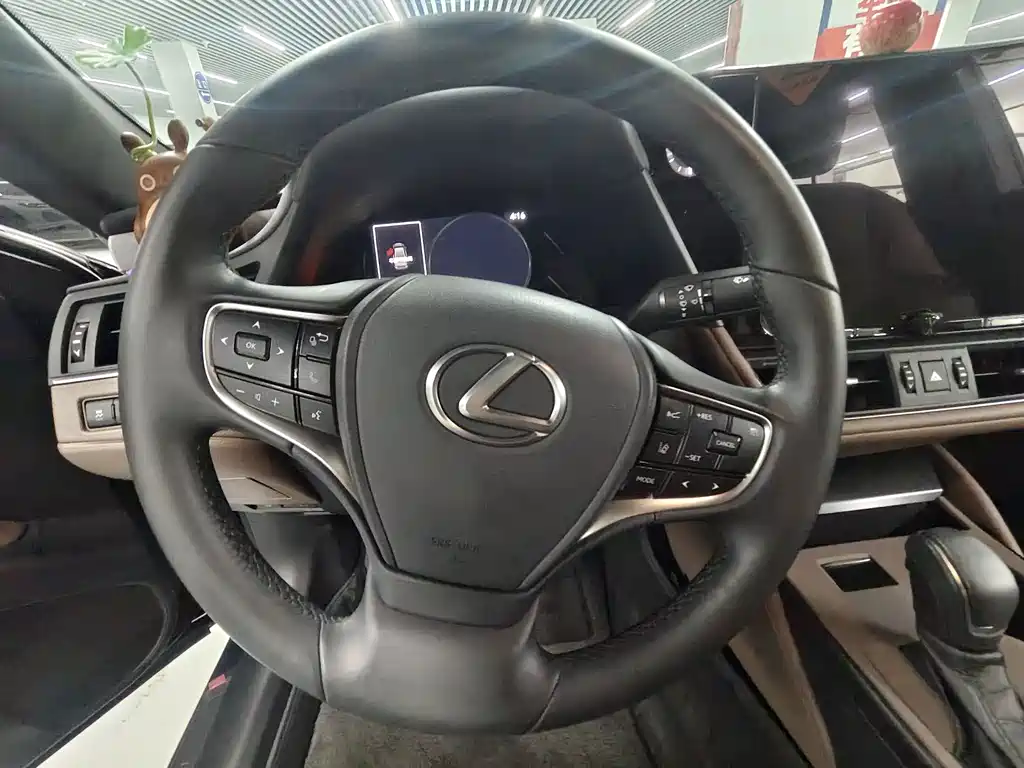 Lexus ES 2025 200