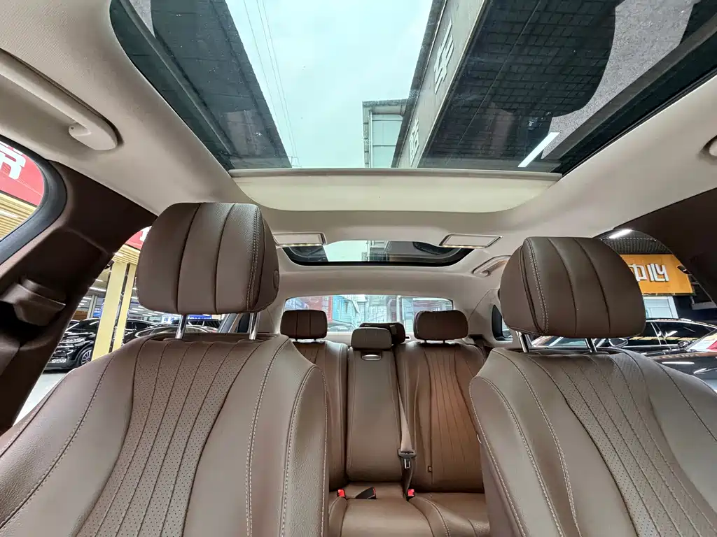 Mercedes-Benz E-Class — миниатюра 17