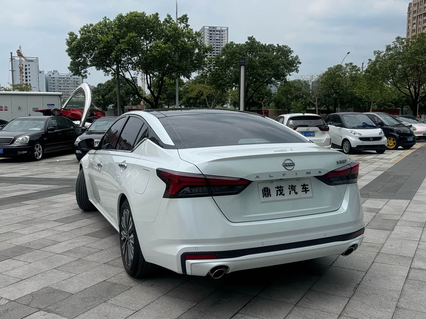 Nissan Teana 2.0 л 2024 г. Белый, пробег 7000 км