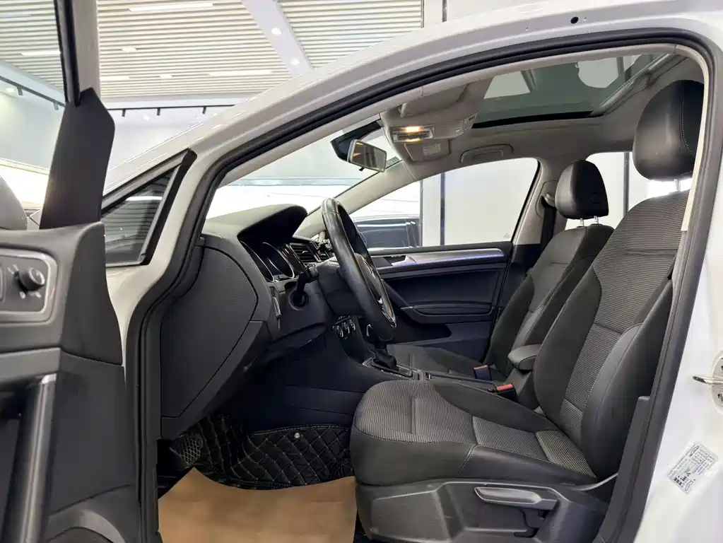 Volkswagen Golf — миниатюра 6