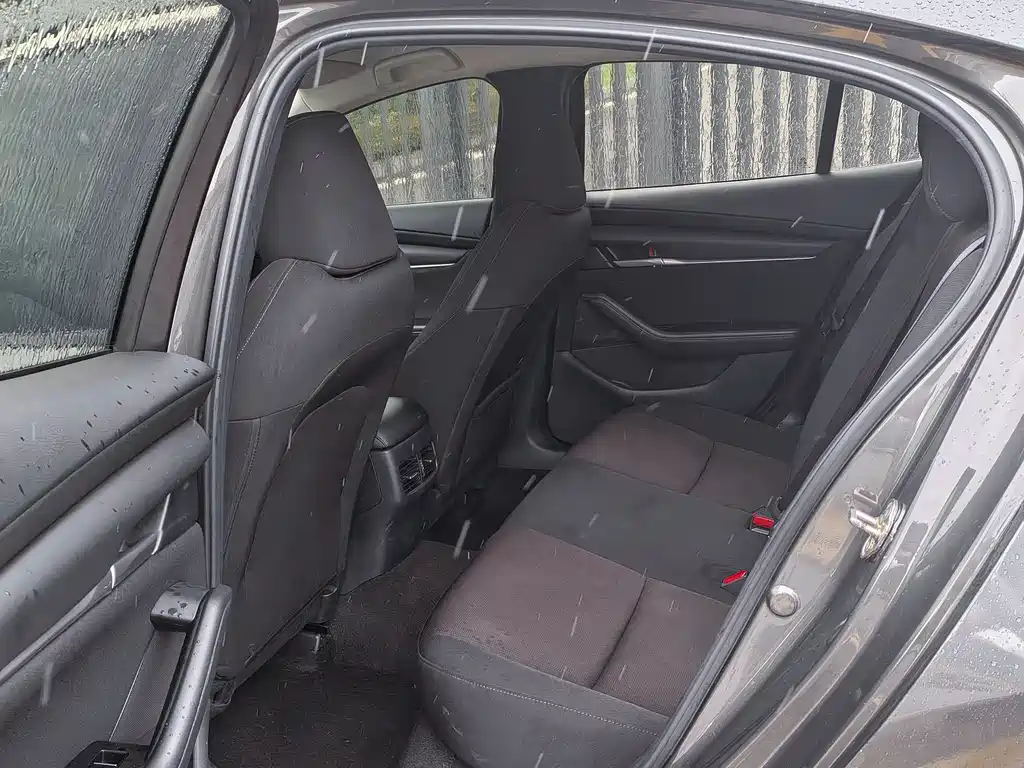 MAZDA  3 ANGKESAILA