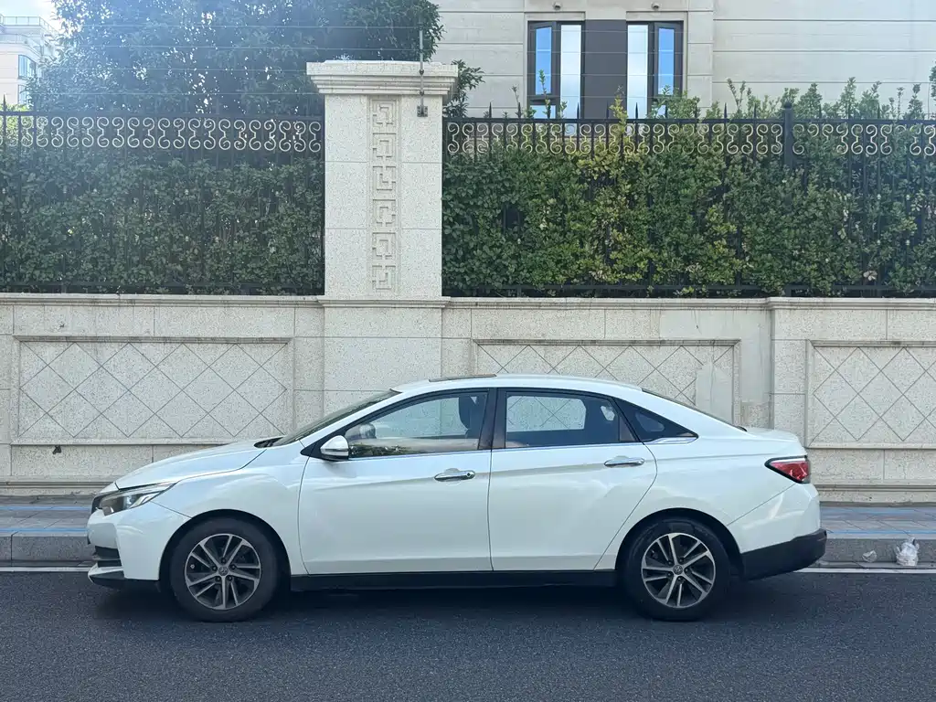Venucia D60 — миниатюра 3