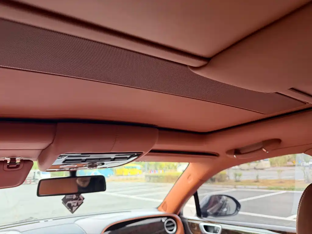 Bentley Flying Spur — миниатюра 16