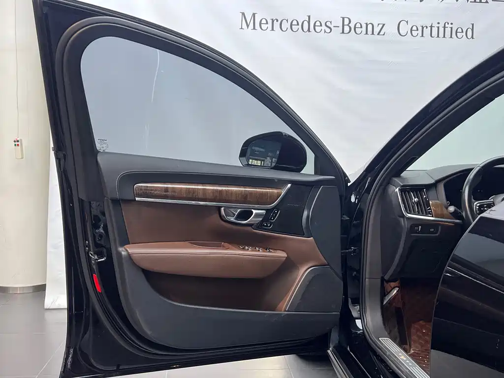 Volvo S90 — миниатюра 10