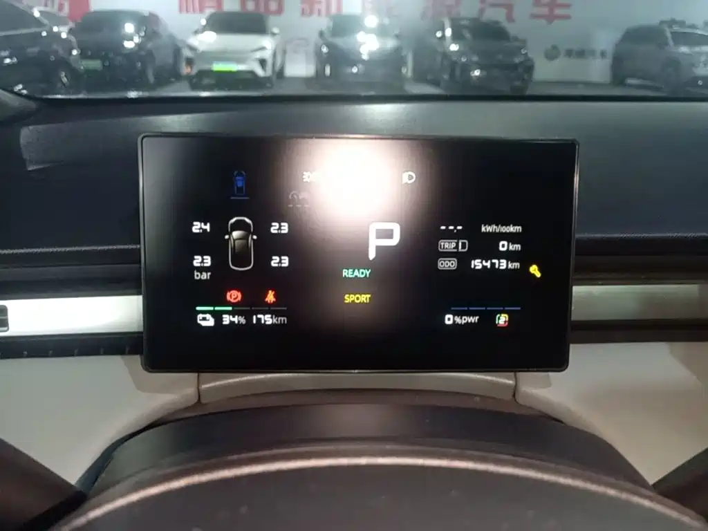 Roewe Young Wai D6 — миниатюра 12