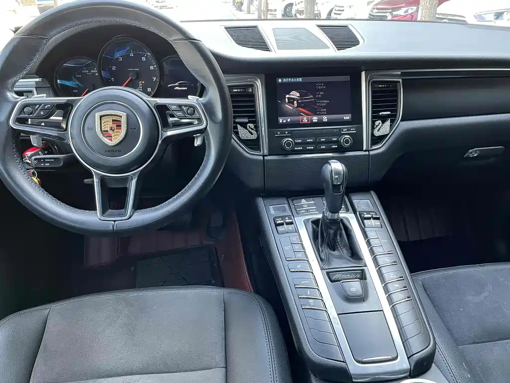 Porsche Macan — миниатюра 4