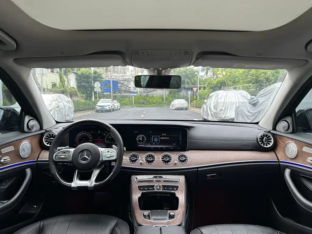 Mercedes-Benz E-Class — миниатюра 6