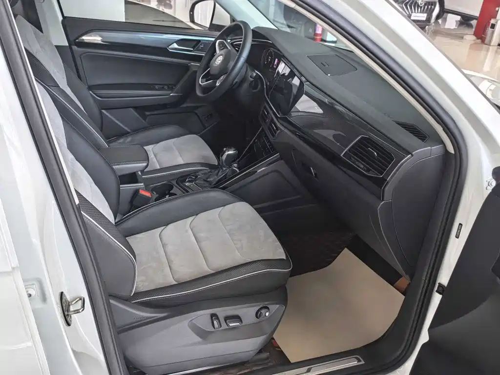 Volkswagen X — миниатюра 20