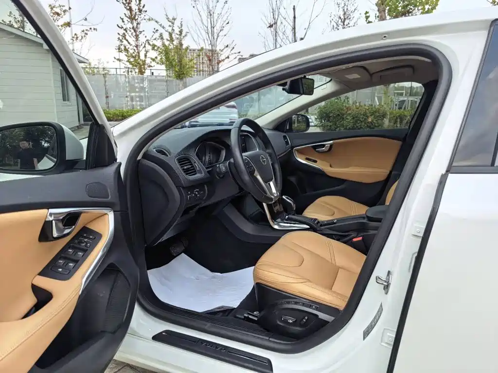 Volvo V40 — миниатюра 6