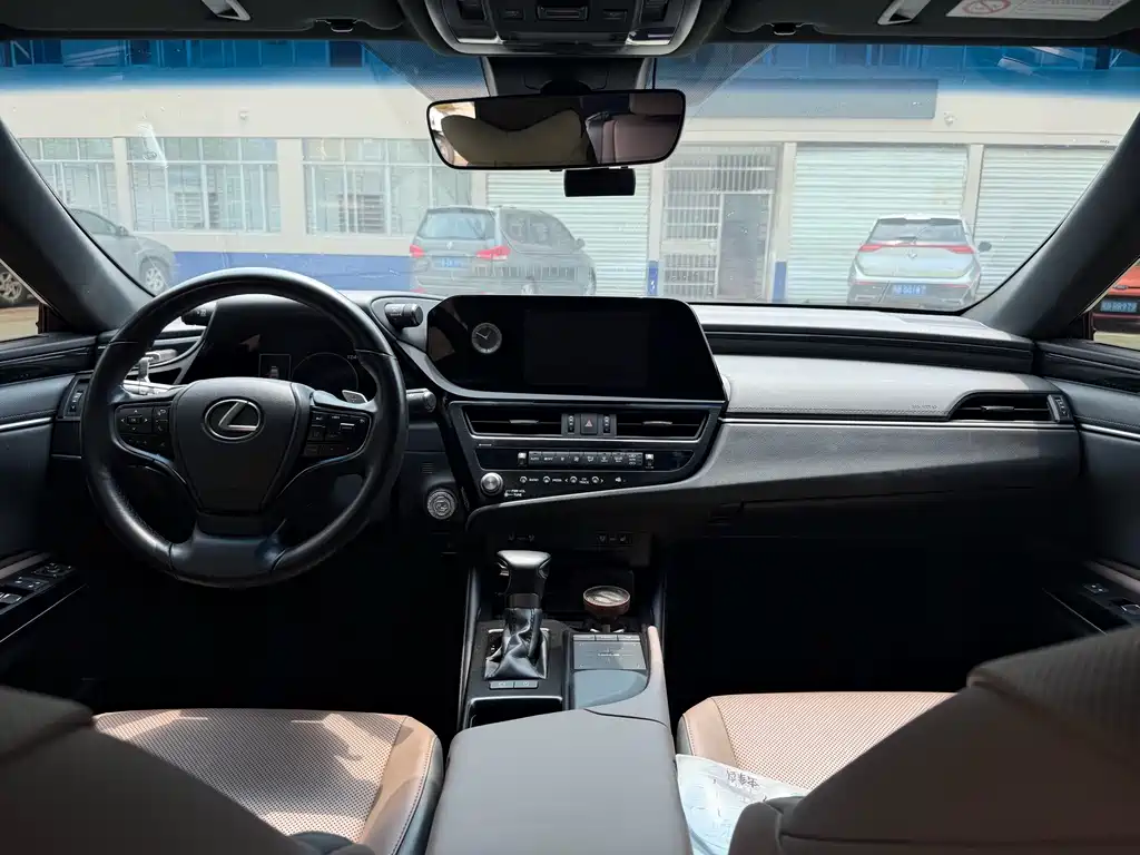 Lexus ES — миниатюра 7