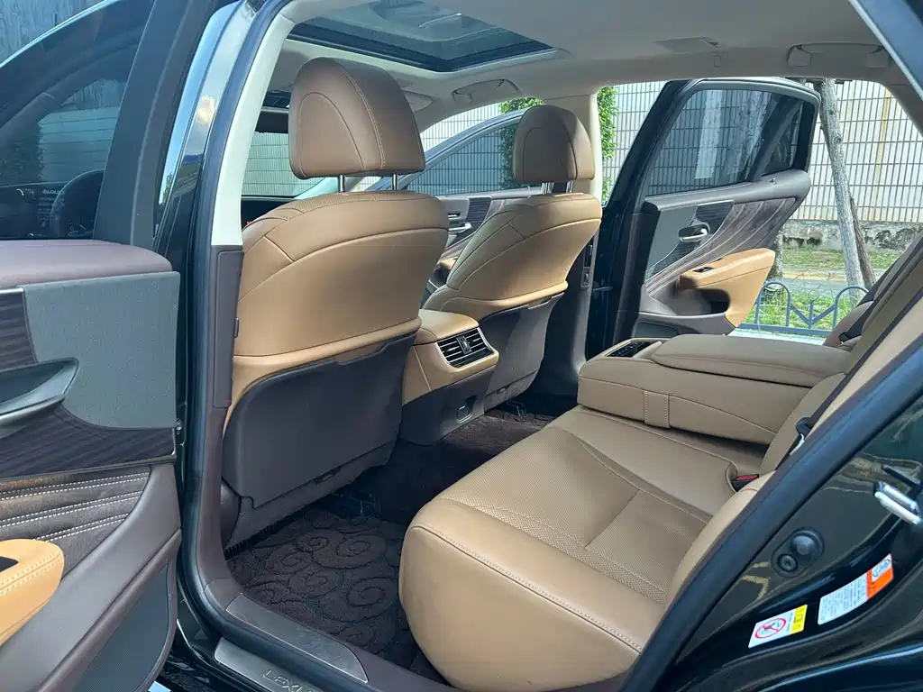 Lexus LS — миниатюра 6