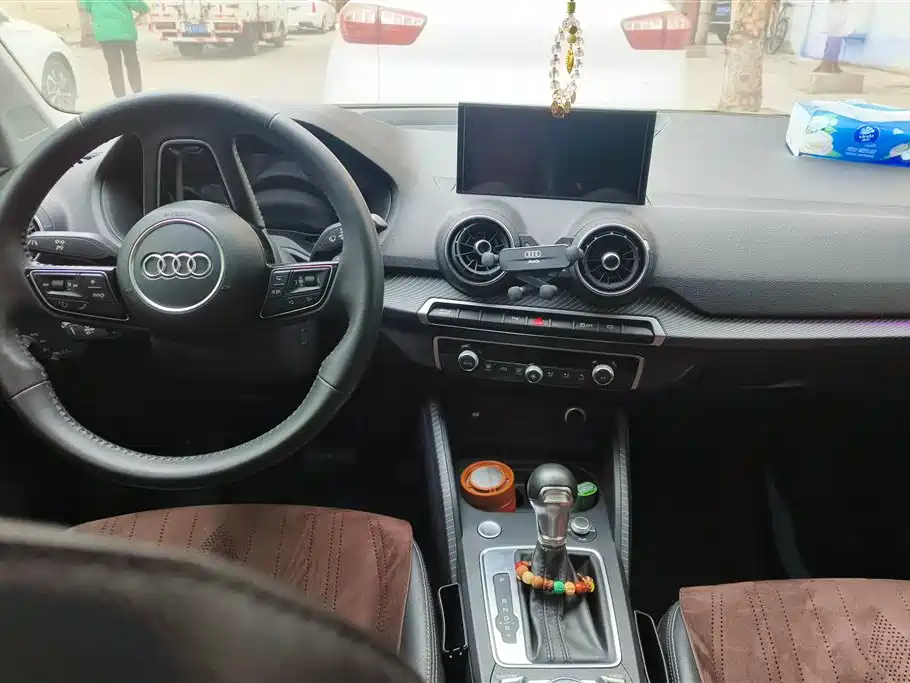 AUDI Q2L E TRON