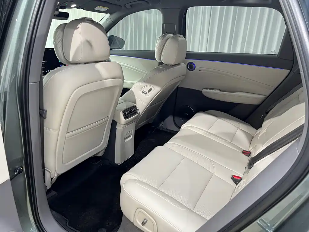 Hongqi HS6 PHEV 2026 240