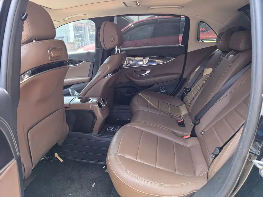 Mercedes-Benz E-Class — миниатюра 5