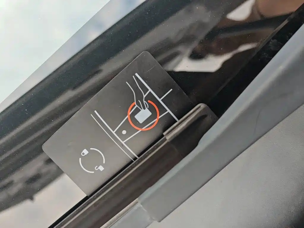 Tesla Model 3 — миниатюра 9