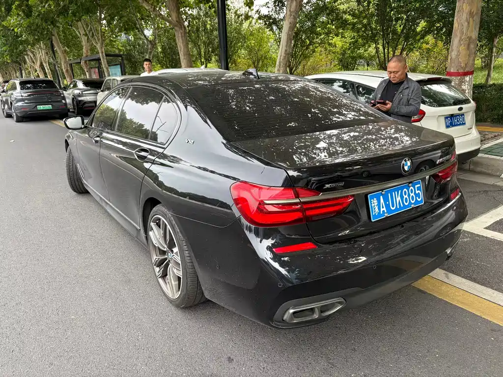 BMW 7 Series — миниатюра 7