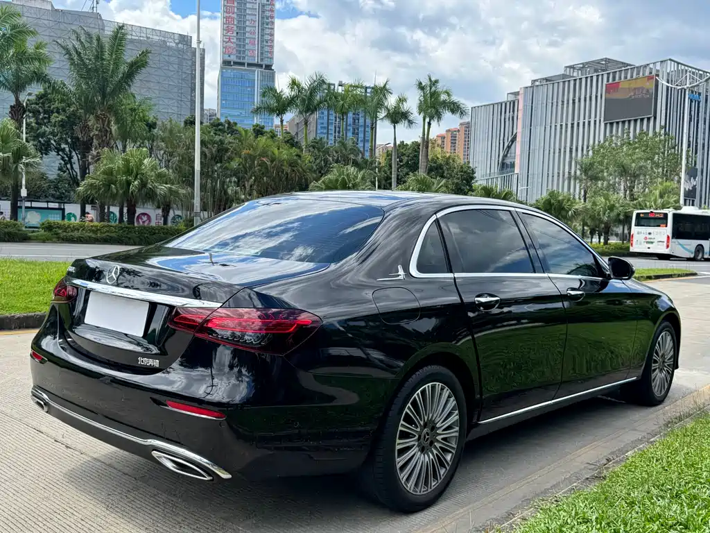 MERCEDES-BENZ E CLASS