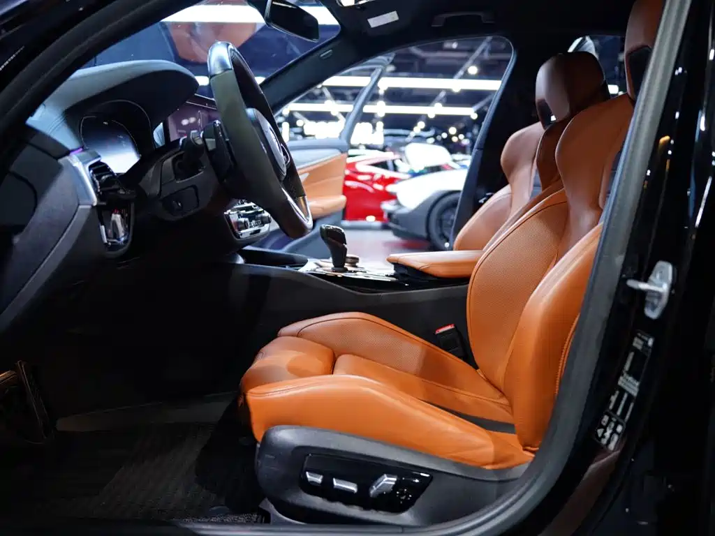 BMW M5 — миниатюра 13