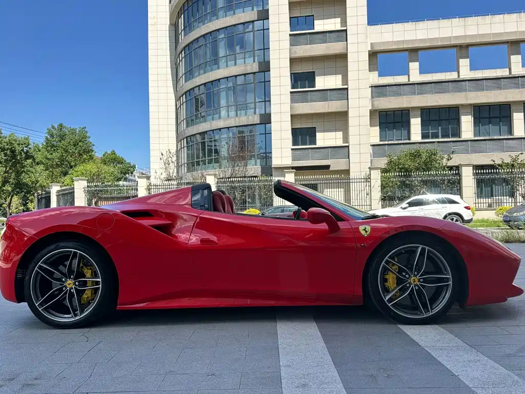 Ferrari 488 — миниатюра 9