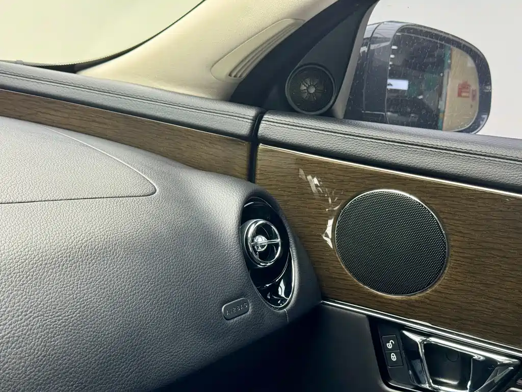 Jaguar XJ — миниатюра 13