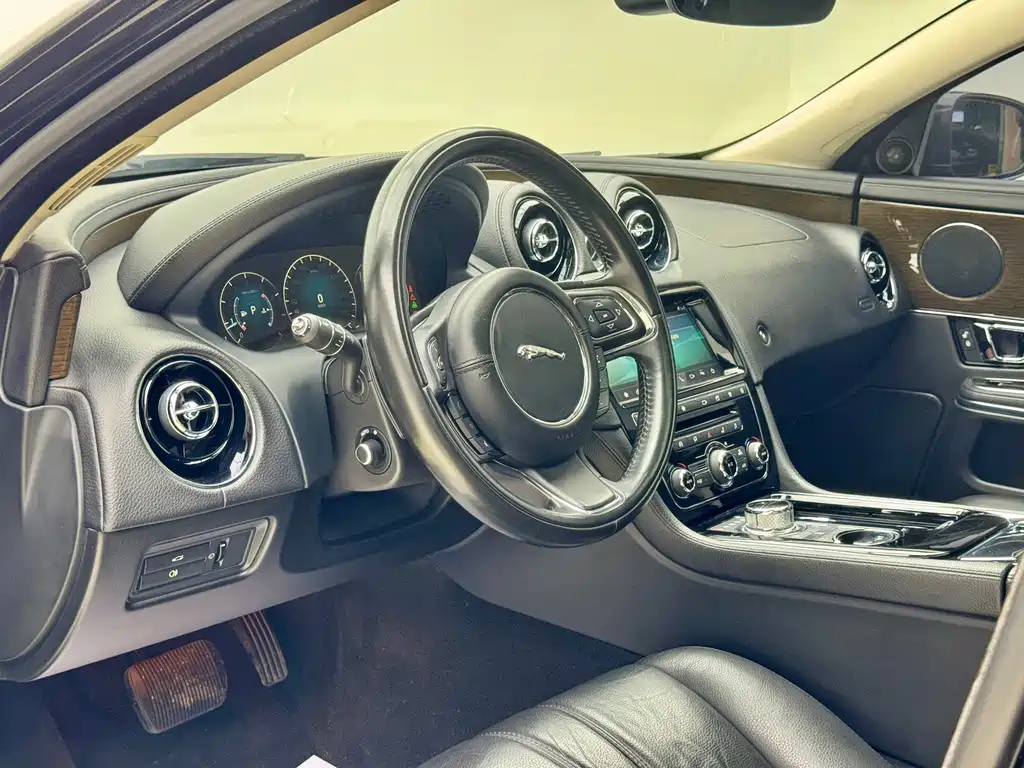 Jaguar XJ — миниатюра 14