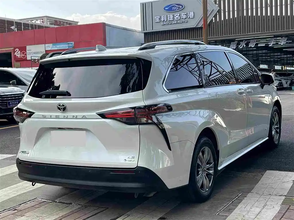 Toyota Sienna — миниатюра 7