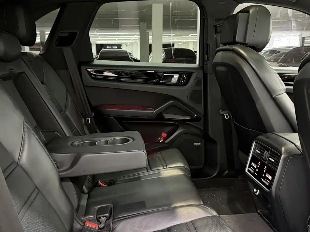 Porsche Cayenne — миниатюра 5
