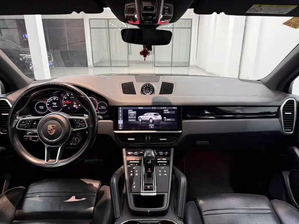 Porsche Cayenne — миниатюра 6