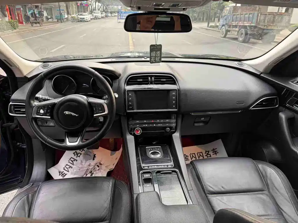 Jaguar F-Pace 2018 2.0T R-Sport Sport