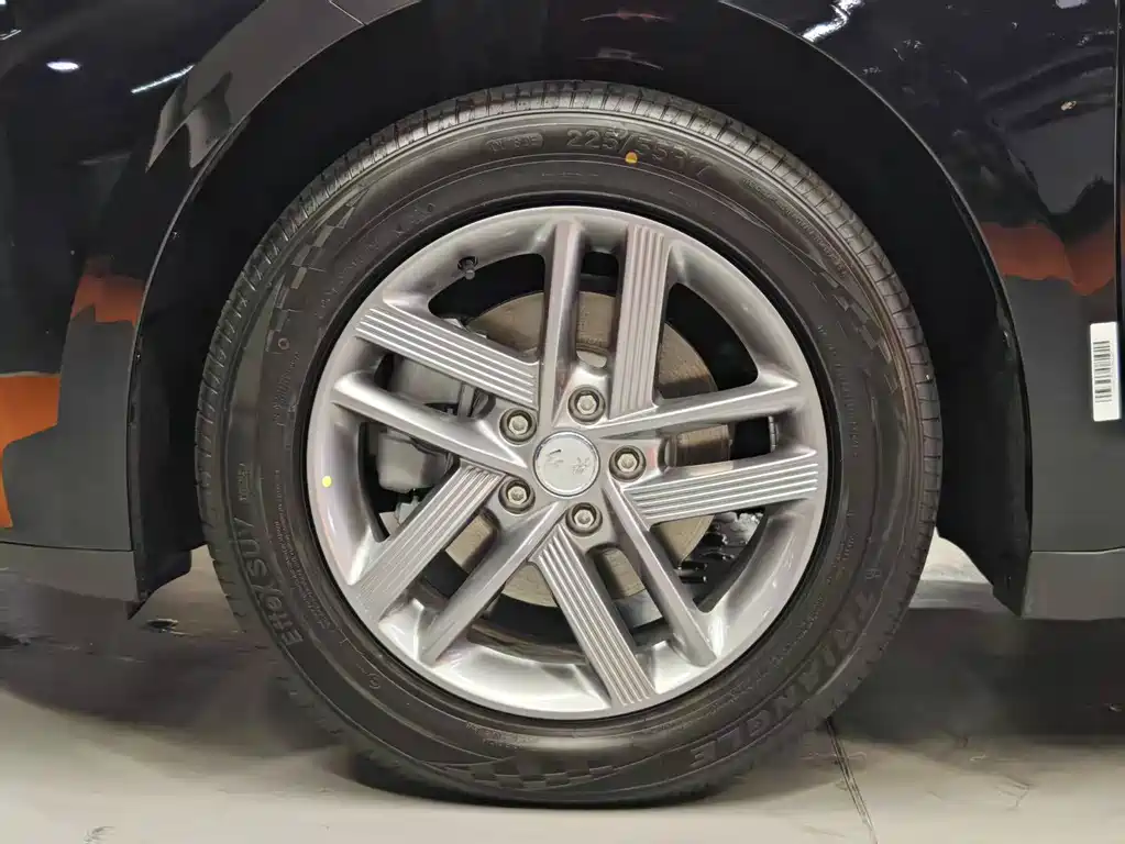 Hongqi E-QM5 2025 610km PLUS