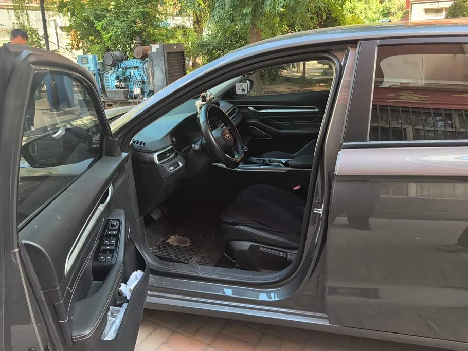 Geely Emgrand 1.5 л 2024 г. Серебристо-серый, пробег 16400 км