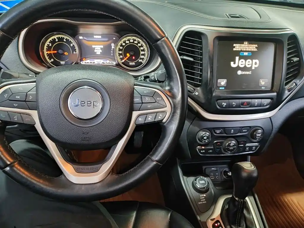 Jeep Cherokee (Import) — миниатюра 10