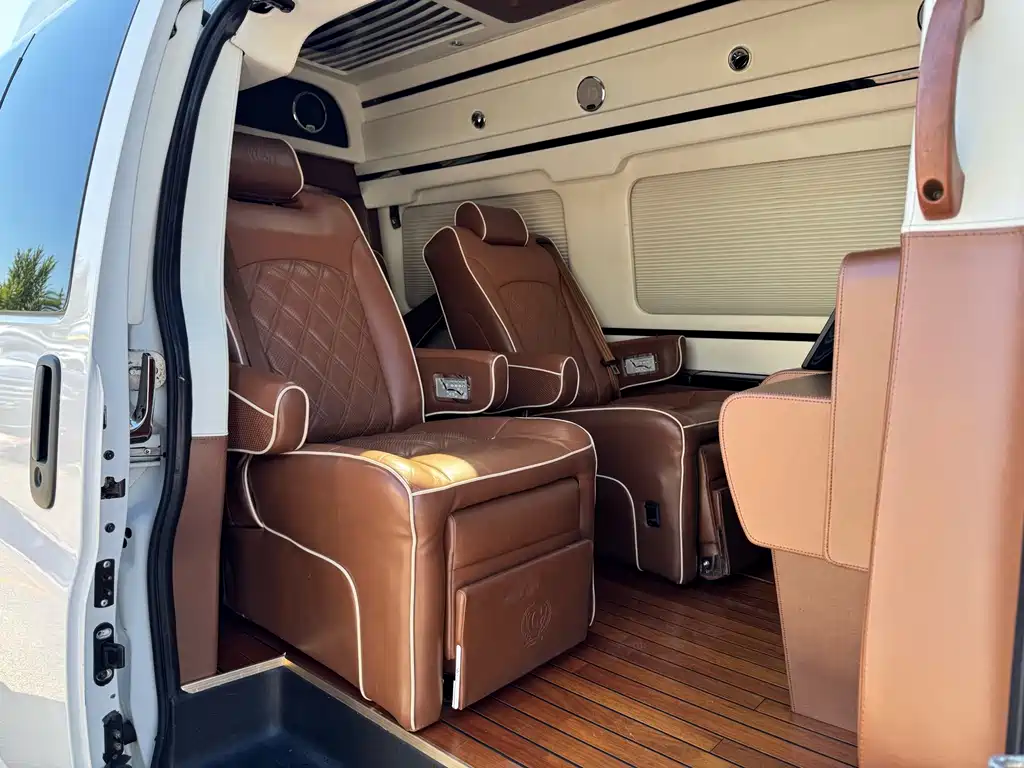 GMC Savana — миниатюра 10