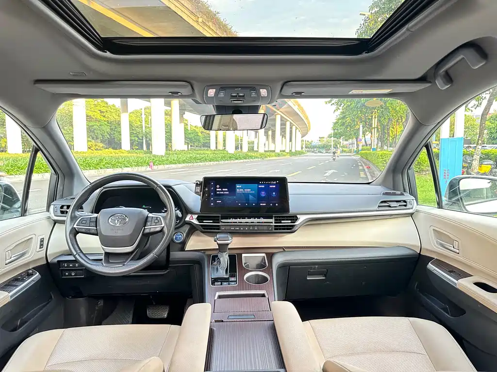 Toyota Granvia — миниатюра 13