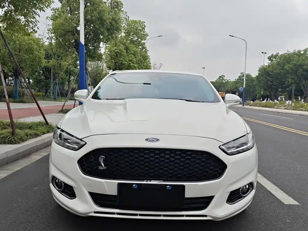 Ford Mondeo 2013 2.0L GTDi200 Luxury