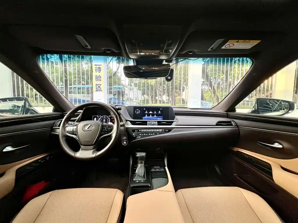 Lexus ES 2018 260 V