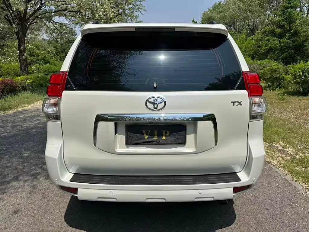 Toyota Land Cruiser Prado 2010 2.7L AT Standard