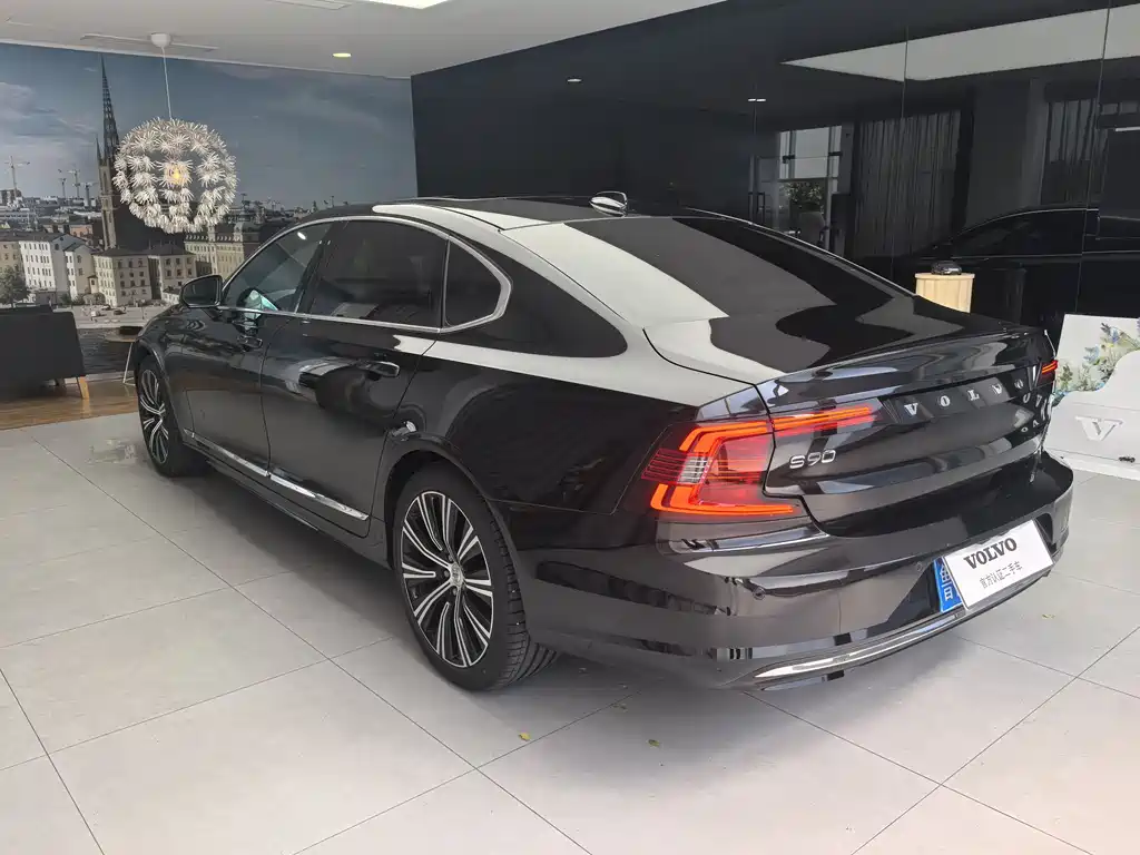 VOLVO S90