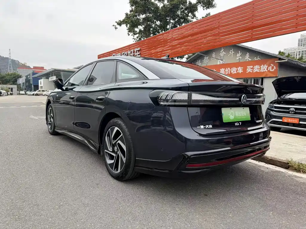 VOLKSWAGEN ID.7 VIZZION