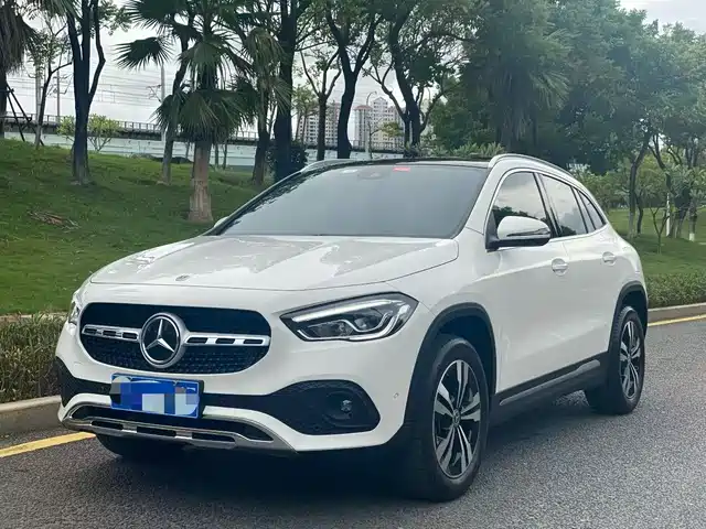 MERCEDES-BENZ  GLA