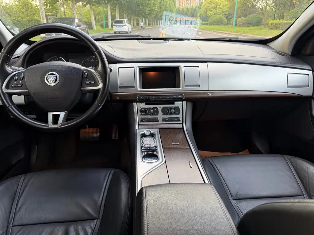 Jaguar XF — миниатюра 8