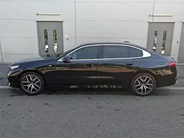 BMW i5 — миниатюра 5