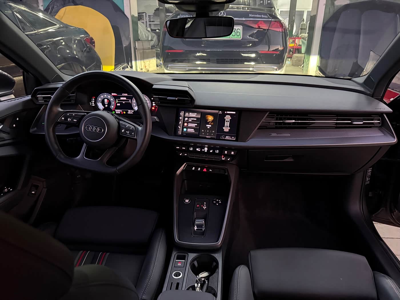 Audi A3 1.4 л 2023 г. Серебристо-серый, пробег 33000 км