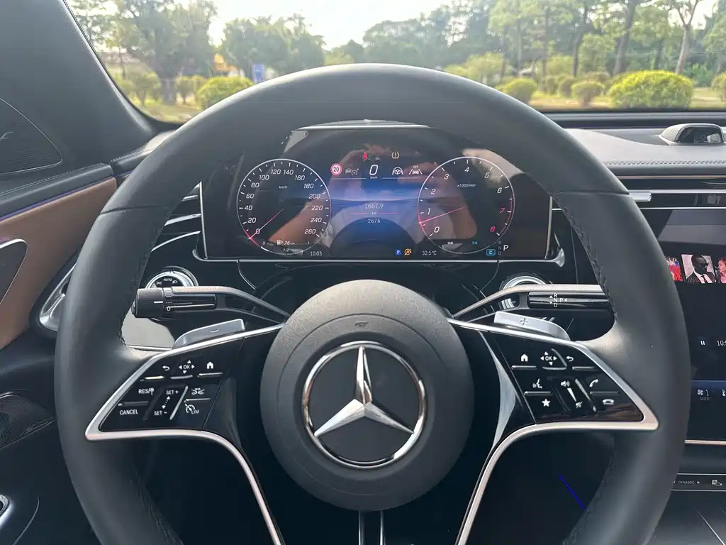 Mercedes-Benz E-Class — миниатюра 9