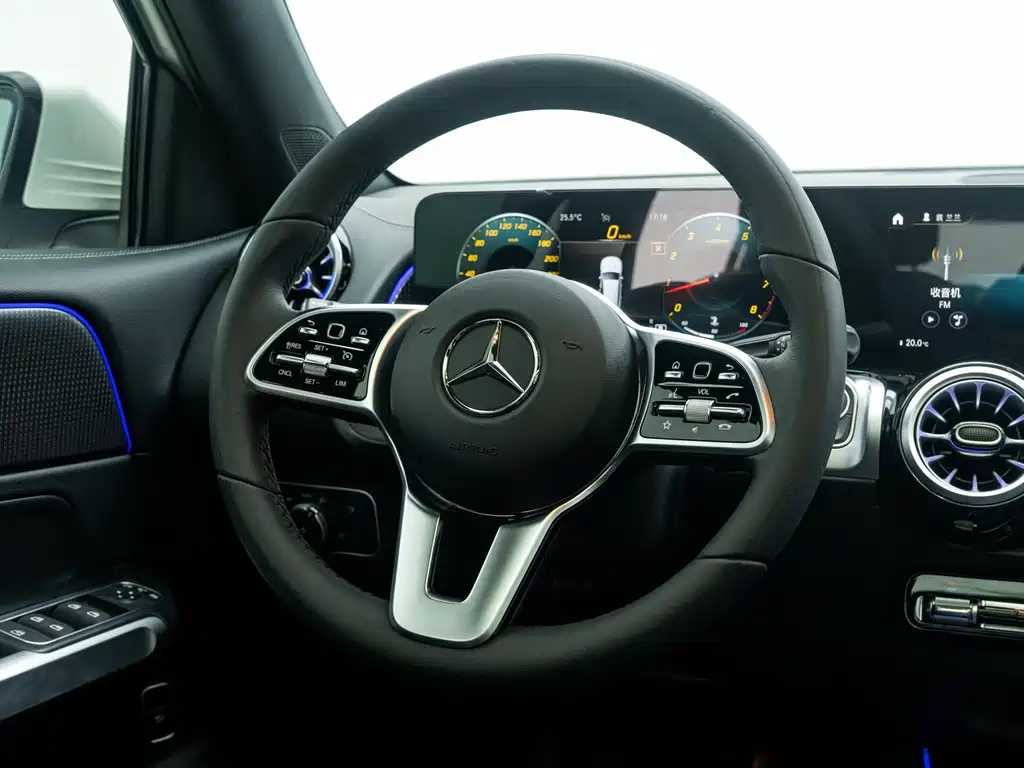 MERCEDES-BENZ GLB