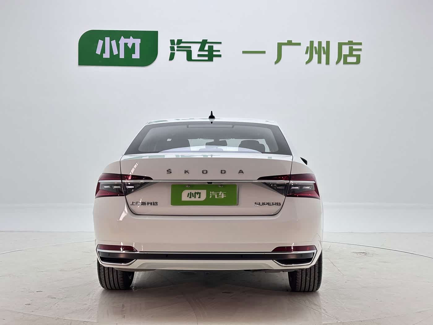 Skoda Superb 1.4 л 2023 г. Белый, пробег 25000 км